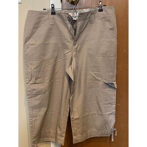 Lee Capri pants Size 16 medium color Tan